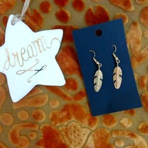 Cute feather pierced earrings.  Gold tone.